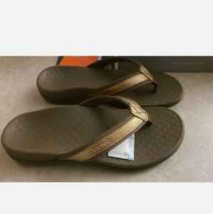 NEW vionic 44tideII bronze metallic size us 7